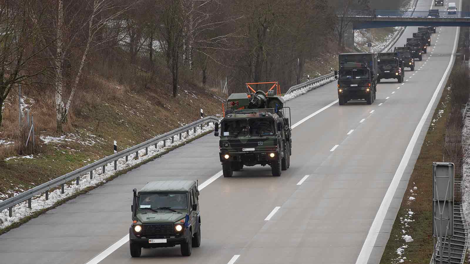 Konvois deutscher Streitkräfte auf Straßen in Sachsen Anhalt, Brandenburg, Mecklenburg Vorpommern und Schleswig Holstein erwartet Konvois deutscher Streitkräfte auf Straßen in Sachsen Anhalt, Brandenburg, Mecklenburg Vorpommern und Schleswig Holstein erwartet