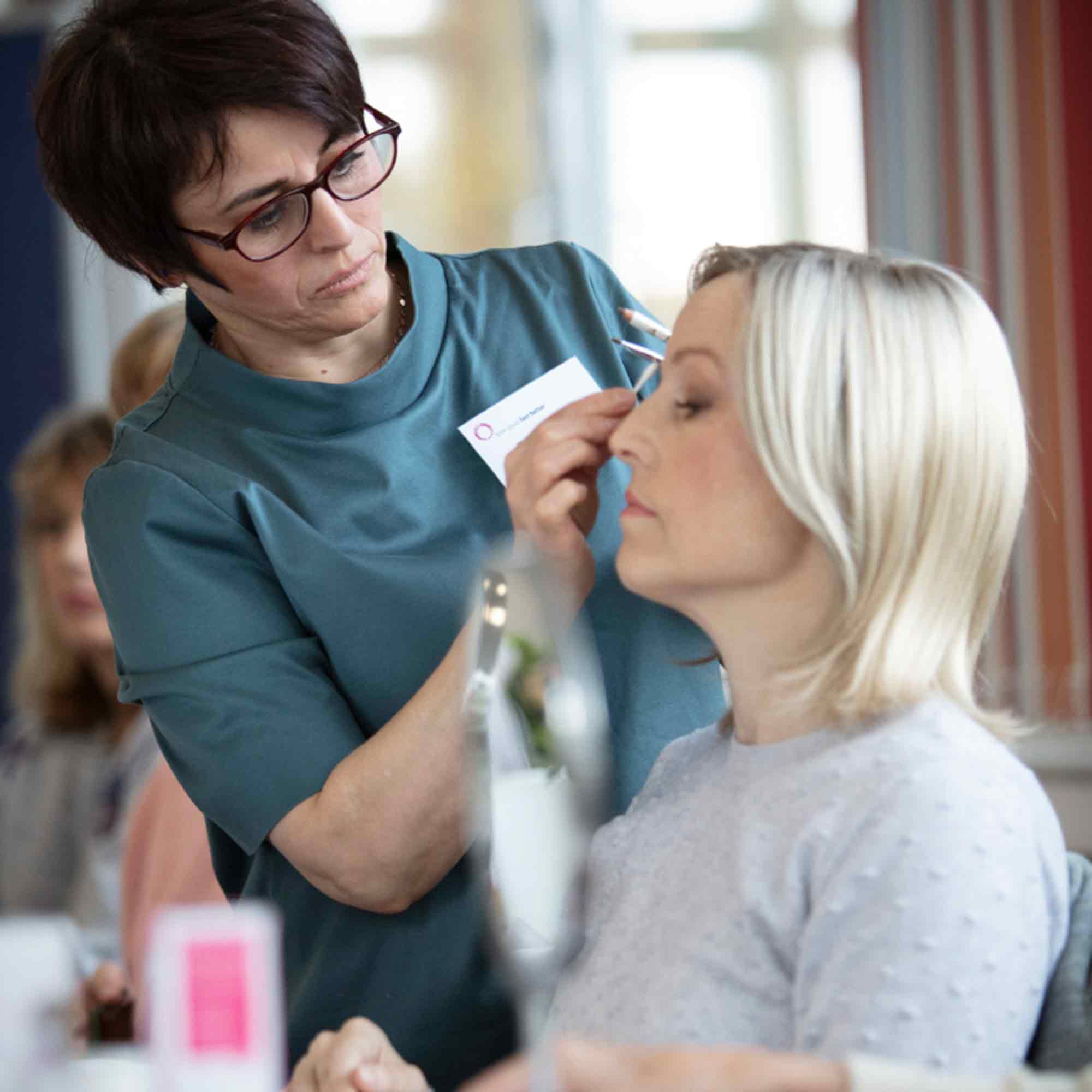 DKMS bietet kostenfreie Kosmetikseminare für Krebspatientinnen im Klinikum Gütersloh