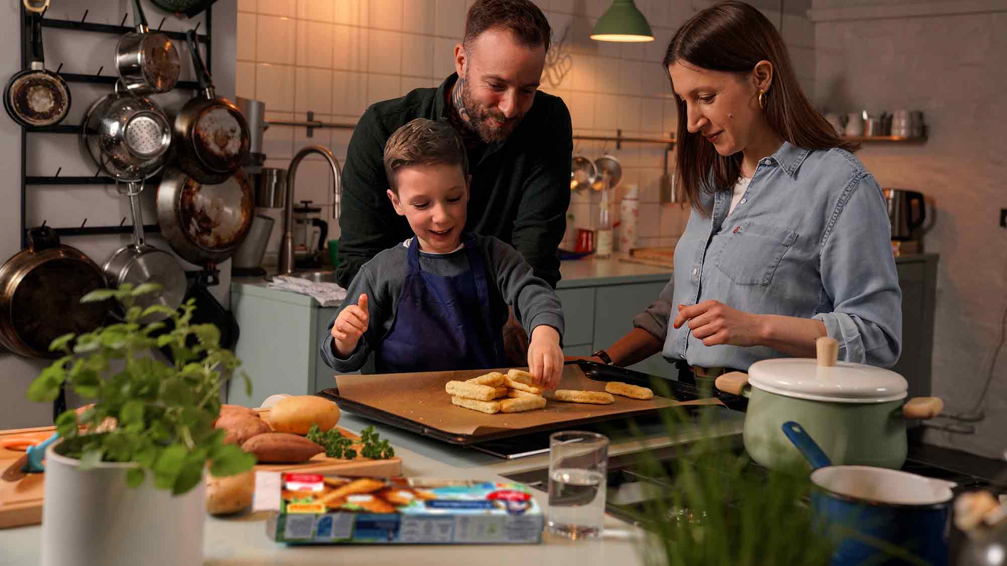 Repräsentative Umfrage: auf ins Abenteuer! 85 Prozent aller Familien in Deutschland wünschen sich mehr Mikroabenteuer in ihrem Alltag Repräsentative Umfrage: auf ins Abenteuer! 85 Prozent aller Familien in Deutschland wünschen sich mehr Mikroabenteuer in ihrem Alltag