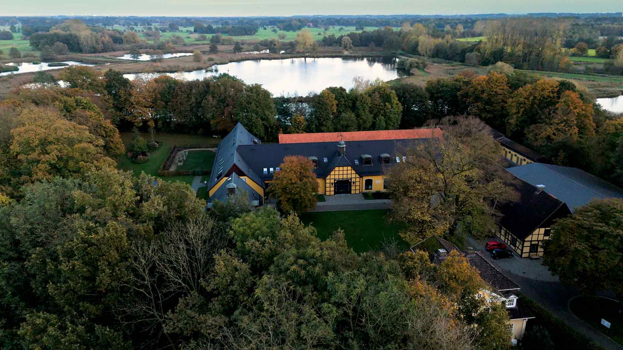 »Wege durch das Land«, Literaturfestival und Musikfestival in Ostwestfalen Lippe 2025, »Mehr als ein Wort«, 3. Mai bis 12. Juli 2025 »Wege durch das Land«, Literaturfestival und Musikfestival in Ostwestfalen Lippe 2025, »Mehr als ein Wort«, 3. Mai bis 12. Juli 2025