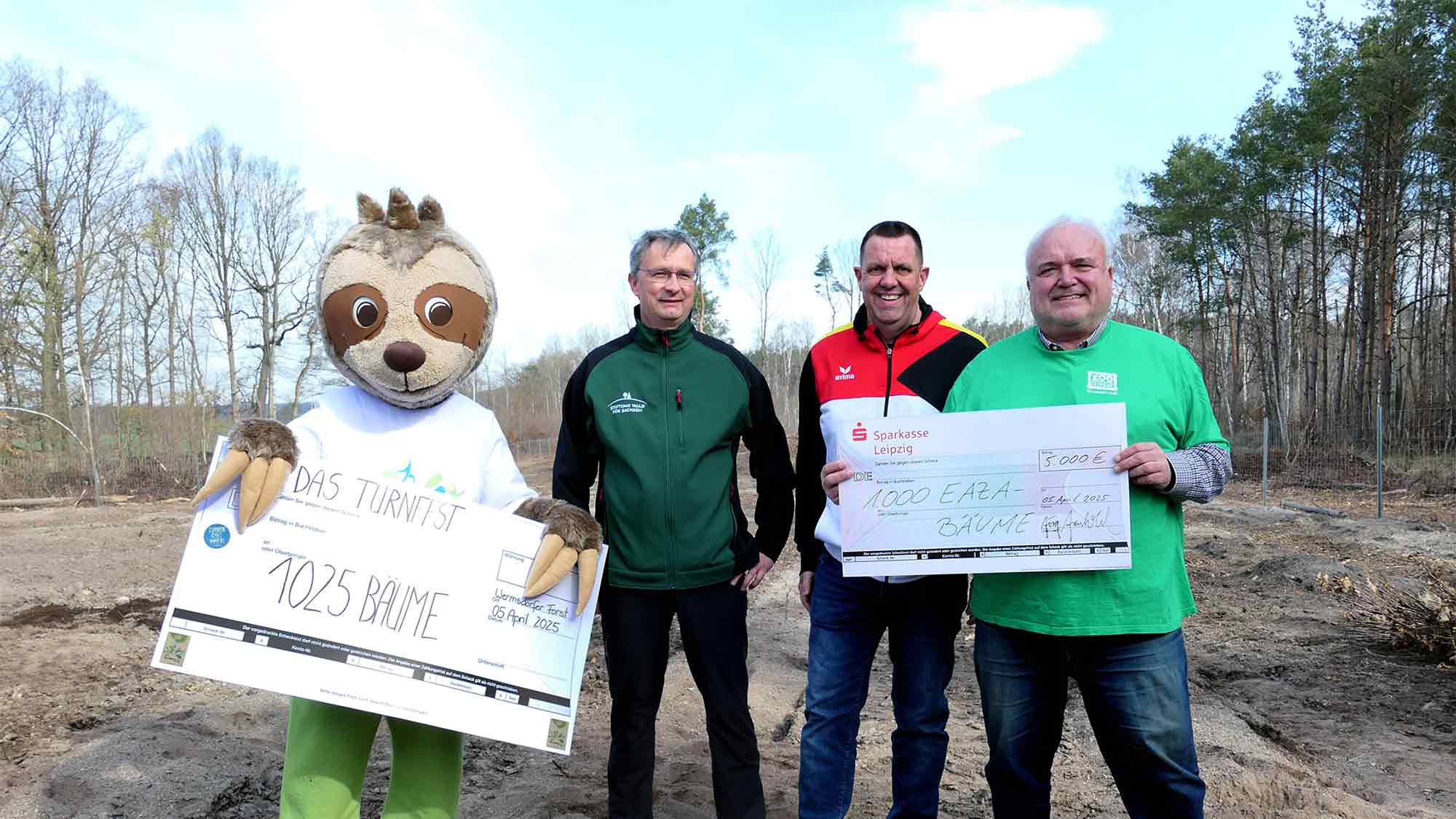 Waldmeisterschaft: 2.025 Bäume gepflanzt – Internationales Turnfest und Zoo Leipzig mit Helfern aktiv Waldmeisterschaft: 2.025 Bäume gepflanzt – Internationales Turnfest und Zoo Leipzig mit Helfern aktiv