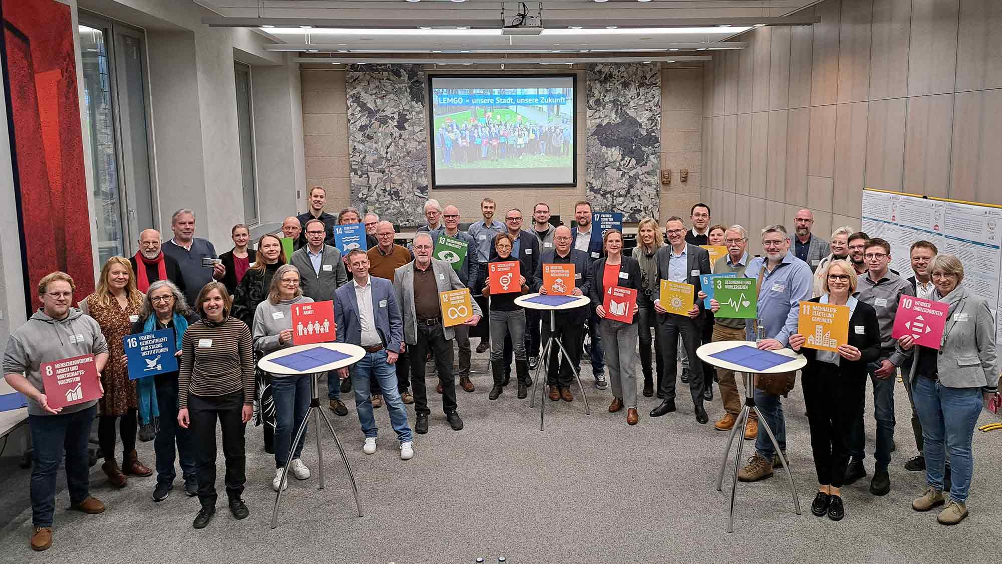 Nachhaltigkeitsstrategie bis 2035 beschlossen – Wegweiser für eine zukunftsfähige Alte Hansestadt Lemgo Nachhaltigkeitsstrategie bis 2035 beschlossen – Wegweiser für eine zukunftsfähige Alte Hansestadt Lemgo