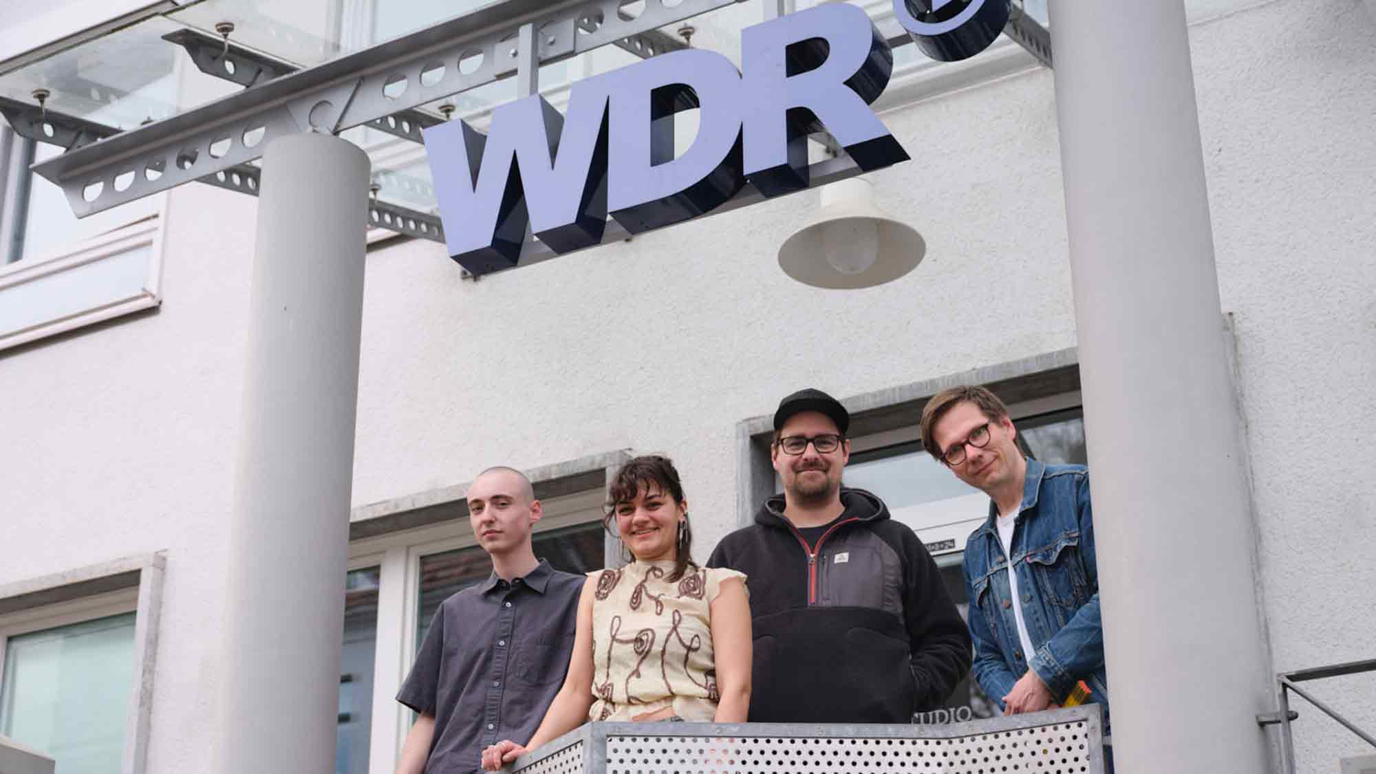 Ausstellung KI und Fotografie bei den »Nachtansichten«: Im WDR Studio Bielefeld stellen HSBI Studenten und Absolventen ihre Arbeiten vor Ausstellung KI und Fotografie bei den »Nachtansichten«: Im WDR Studio Bielefeld stellen HSBI Studenten und Absolventen ihre Arbeiten vor