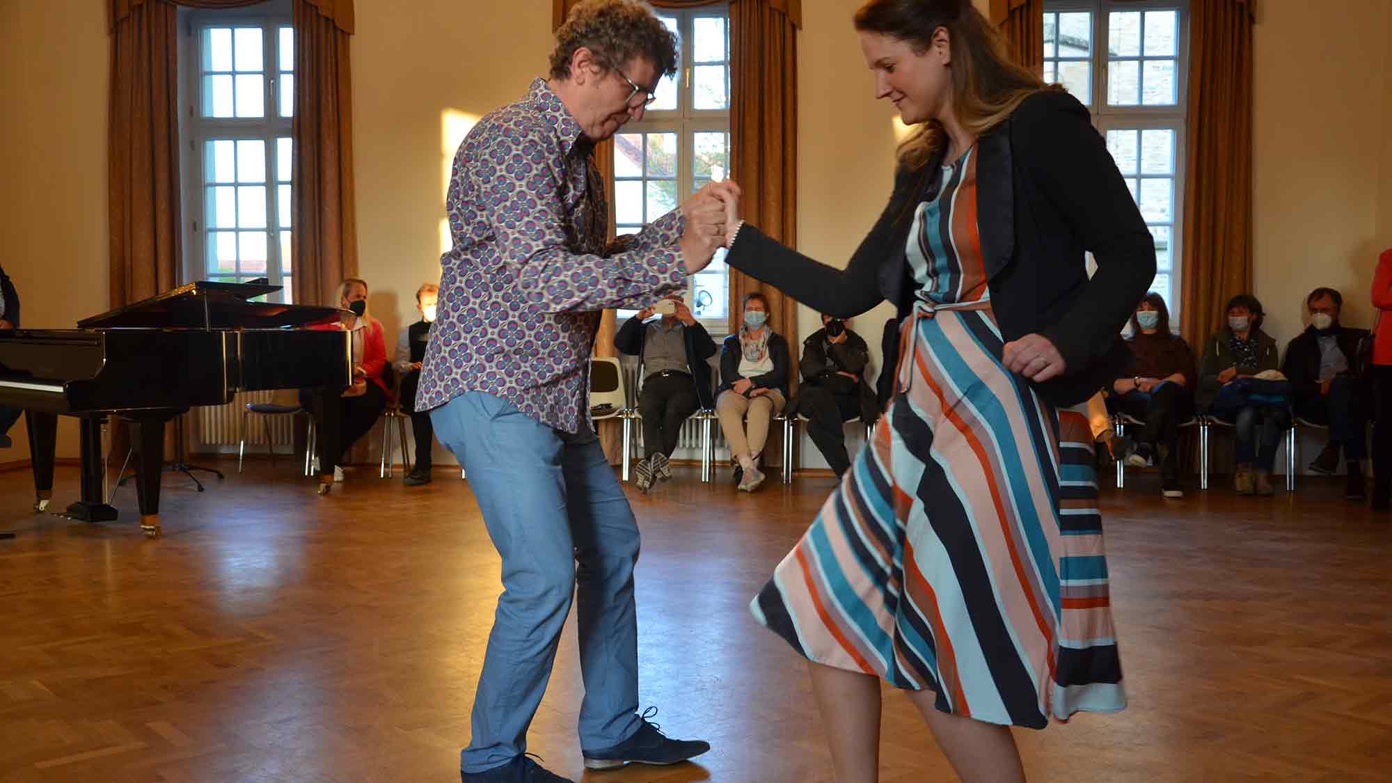 Tanzworkshops für Klein und Groß – Museum Abtei Liesborn lädt zum Tanzen ein, 3. und 9. Mai 2025 Tanzworkshops für Klein und Groß – Museum Abtei Liesborn lädt zum Tanzen ein, 3. und 9. Mai 2025