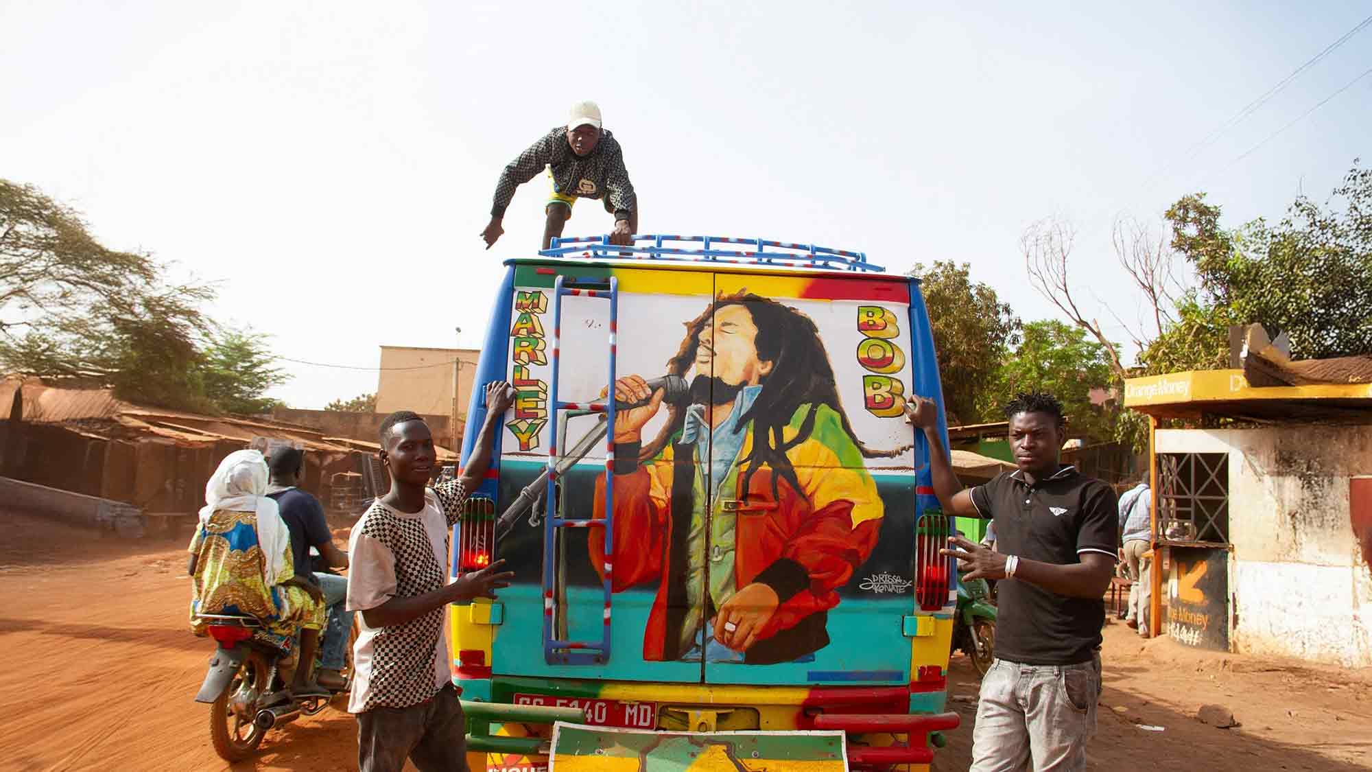 Museum Fünf Kontinente München: Merci Maman. Straßenfotografie in Mali, Sonderausstellung vom 16. Mai bis zum 16. November 2025 Museum Fünf Kontinente München: Merci Maman. Straßenfotografie in Mali, Sonderausstellung vom 16. Mai bis zum 16. November 2025