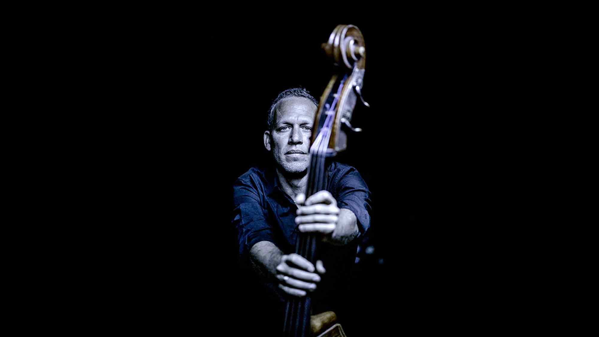 Theater und Philharmonie Essen: Jazz Star Avishai Cohen spielt mit dem Metropole Orkest, 20. Mai 2025