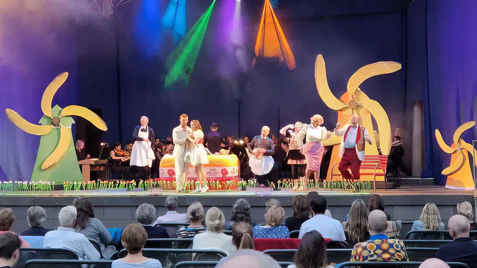 &raquo;Der Vetter aus Dingsda&laquo; – das deutschsprachige Opereretten Feuerwerk auf der Bühne im Palmengarten Frankfurt