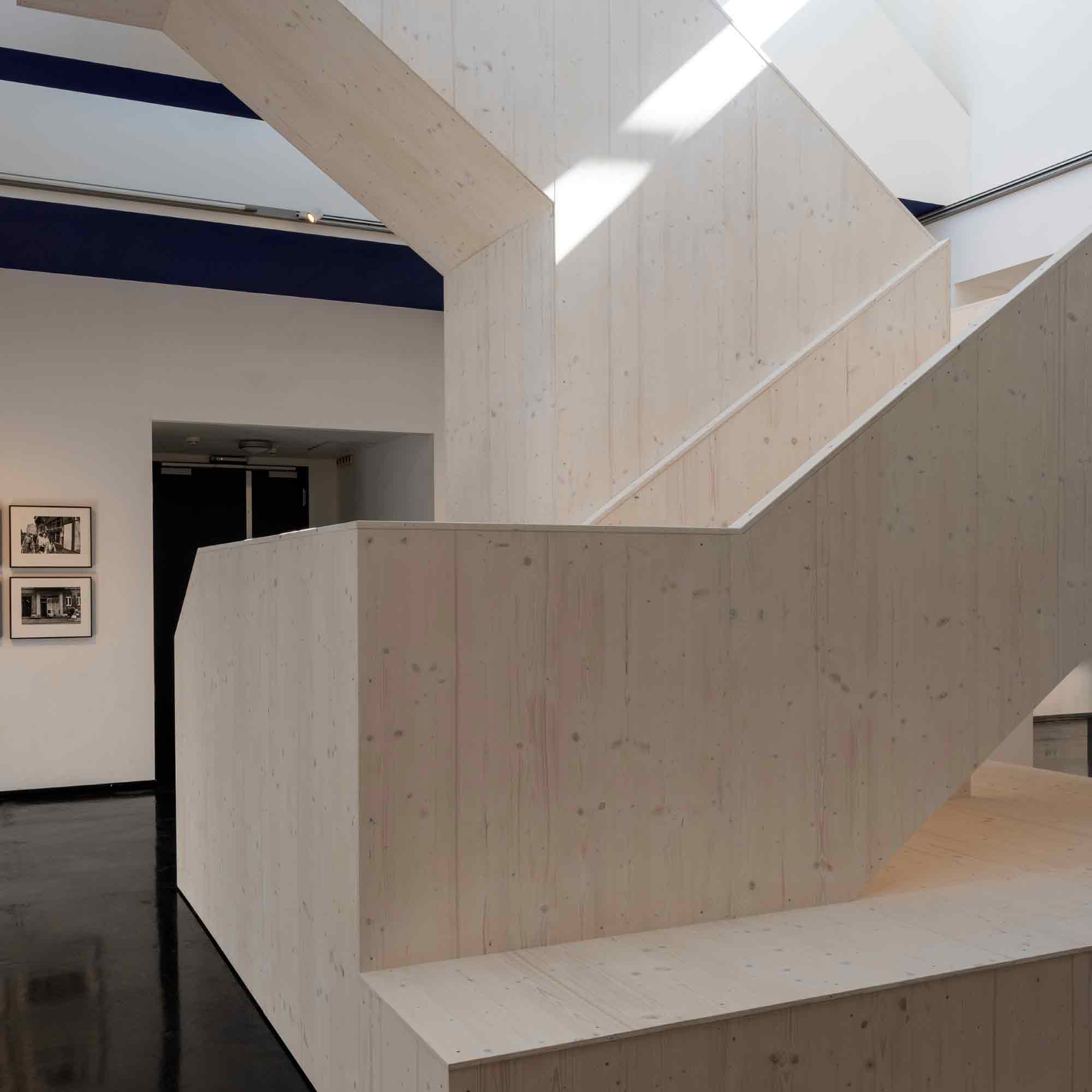 Begehbare Treppenskulptur und neue Fotoausstellung im Grassimuseum Leipzig, 8. August  bis 30. November 2025