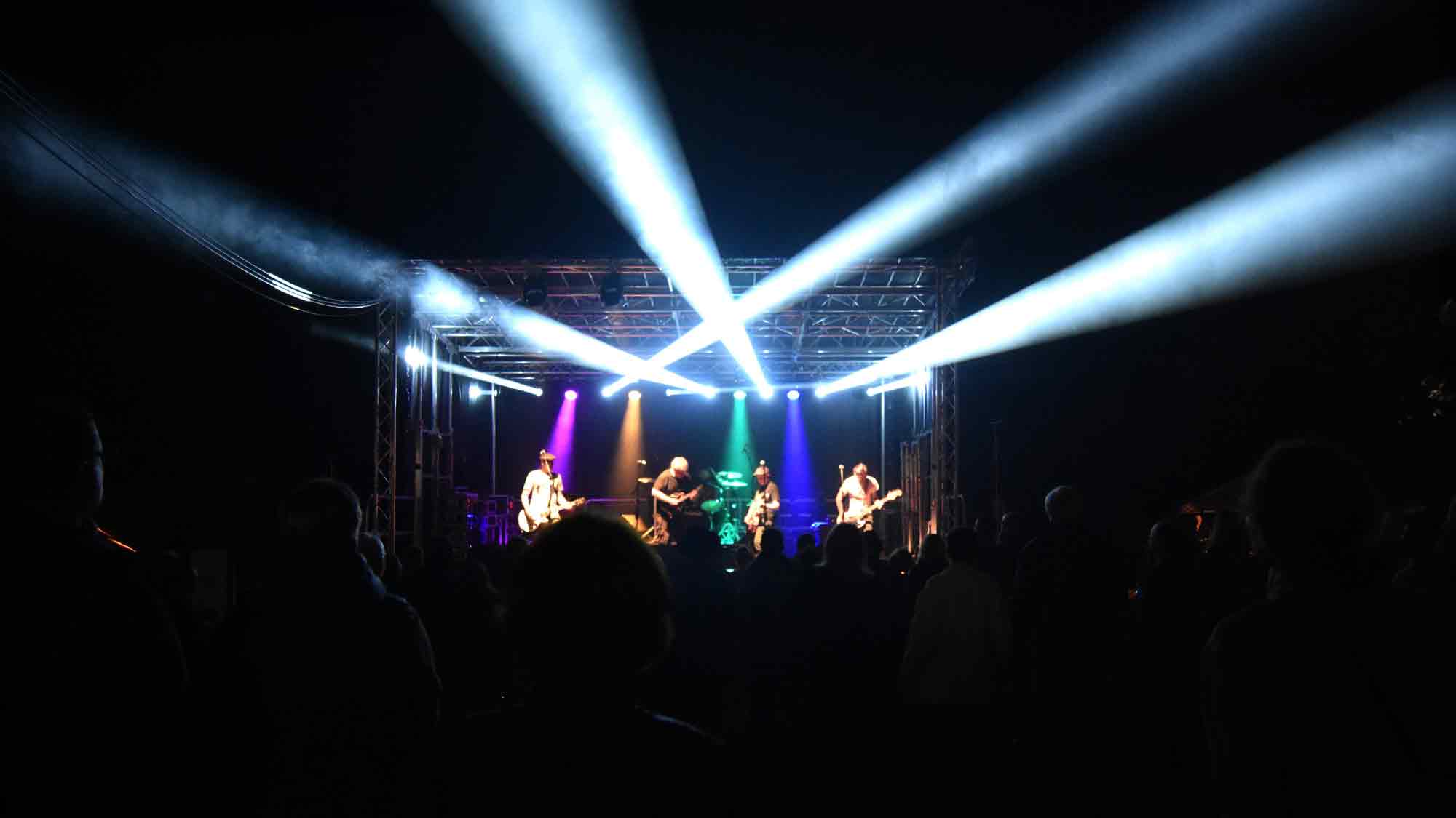 Von Psychedelic Indie bis Folk Punk: »Kraut und Rüben« Musikfestival feiert 5. Geburtstag in Hembsen Von Psychedelic Indie bis Folk Punk: »Kraut und Rüben« Musikfestival feiert 5. Geburtstag in Hembsen
