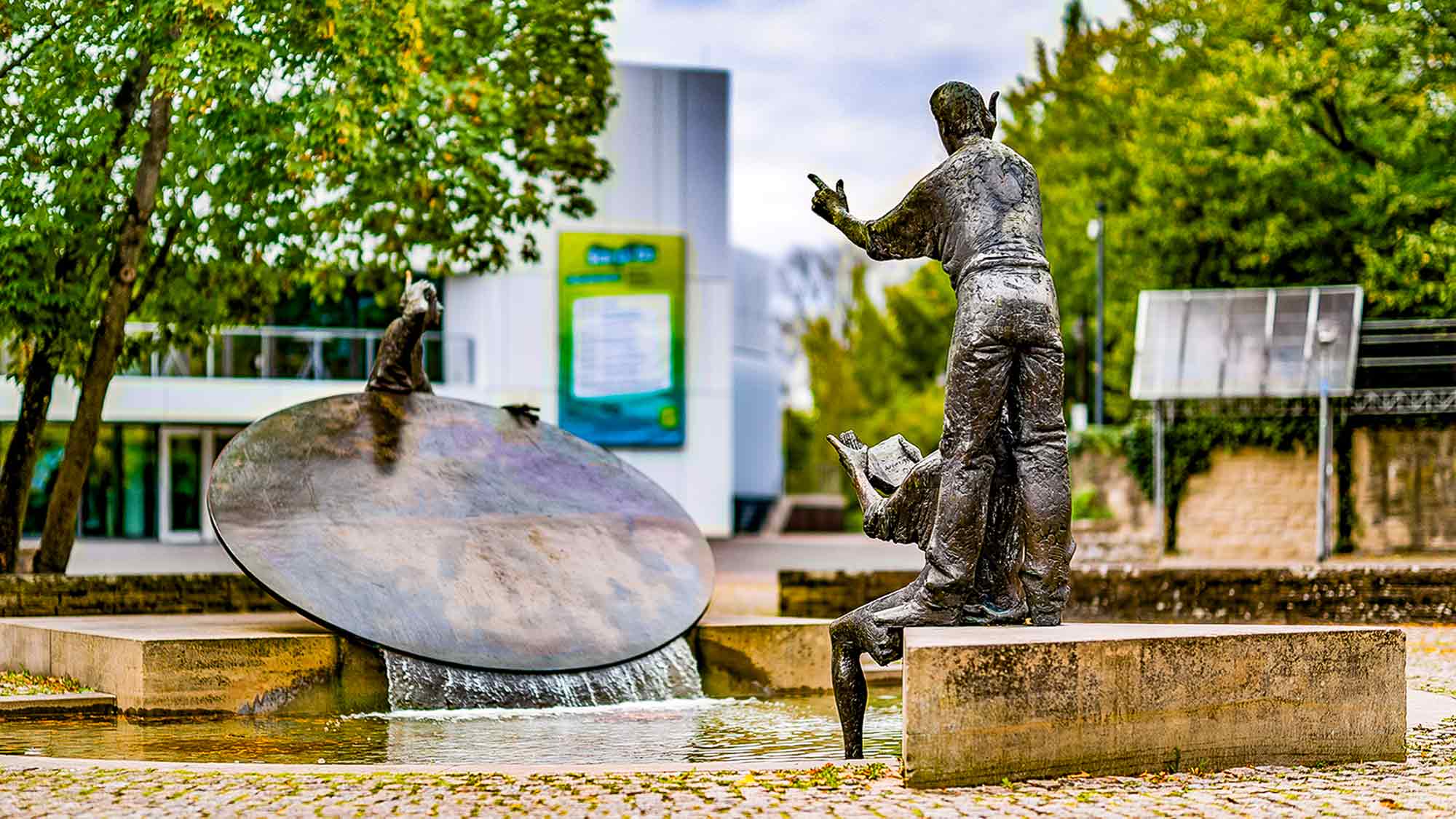 Gütsel Commons: Rondellbrunnen, Medienbrunnen, Theodor Heuss Platz (Stadthallenvorplatz) Gütersloh Gütsel Commons: Rondellbrunnen, Medienbrunnen, Theodor Heuss Platz (Stadthallenvorplatz) Gütersloh