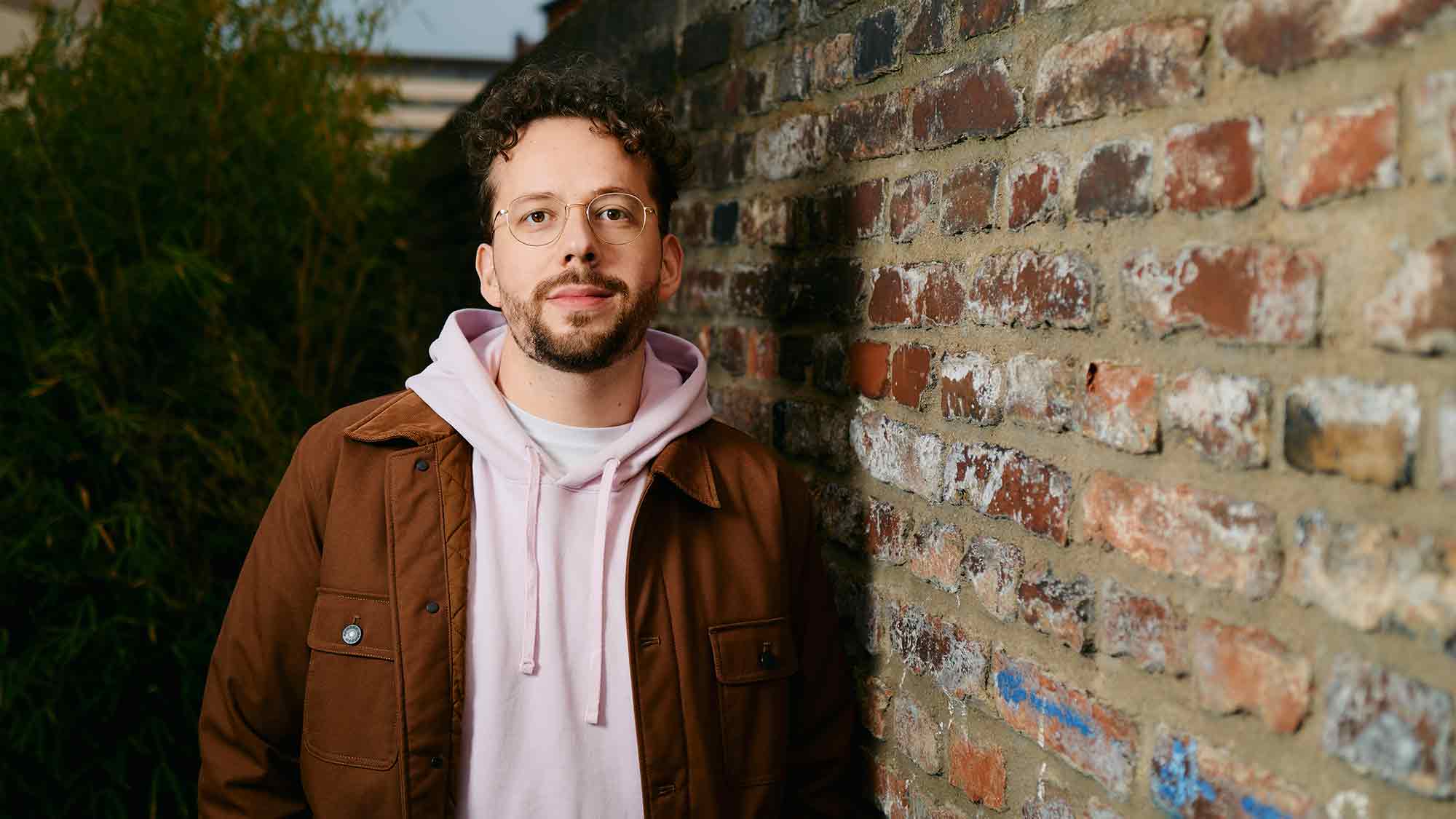 Heimathaus Verl: Henrik Szántó liest am 28. Januar 2026 aus seinem Roman &raquo;Treppe aus Papier&laquo;