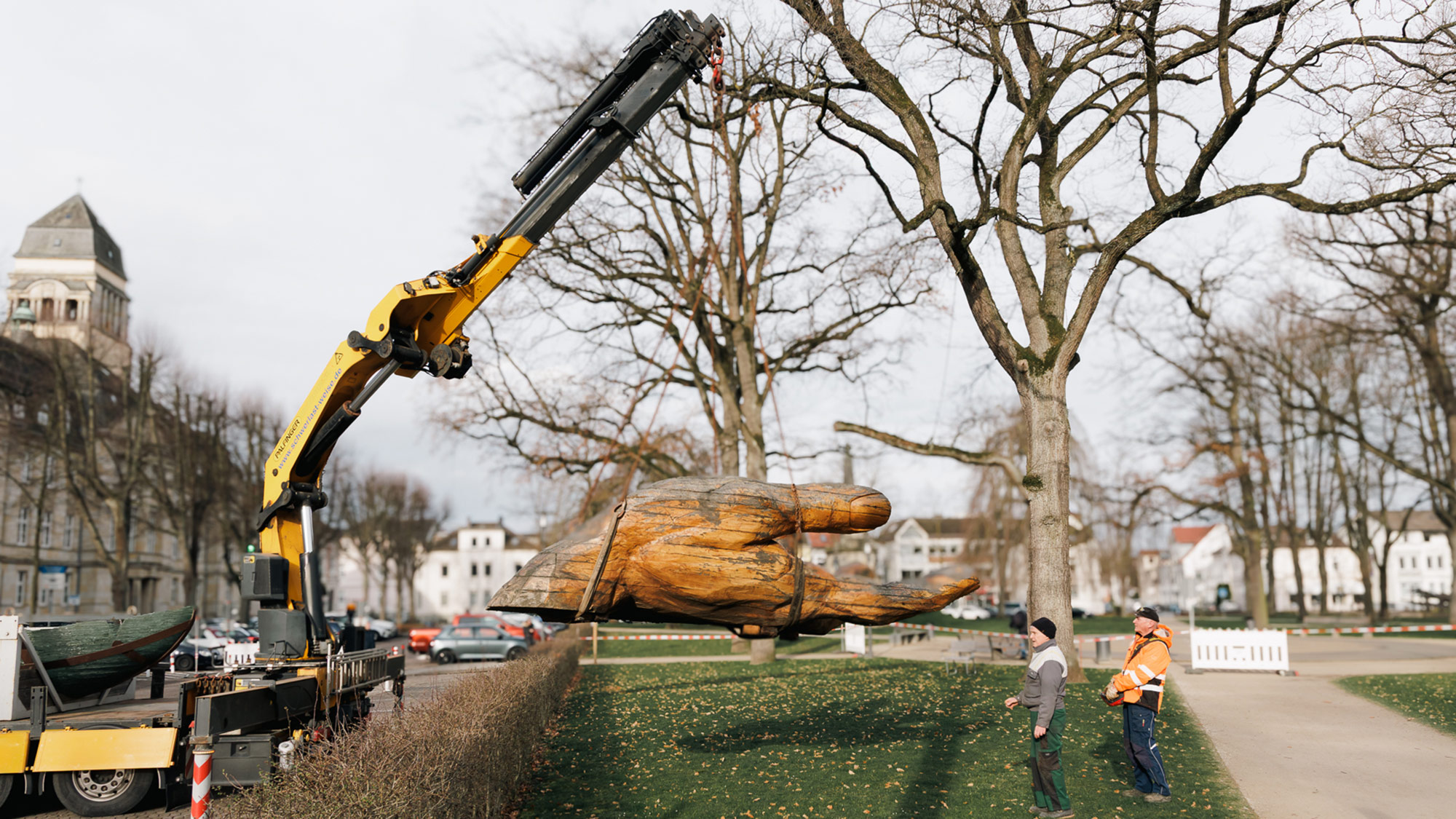 &raquo;Glasarche 3&laquo; auf dem Kaiser Wilhelm Platz – Kunstwerk aus Detmolds Partnerstadt Zeitz zu Gast