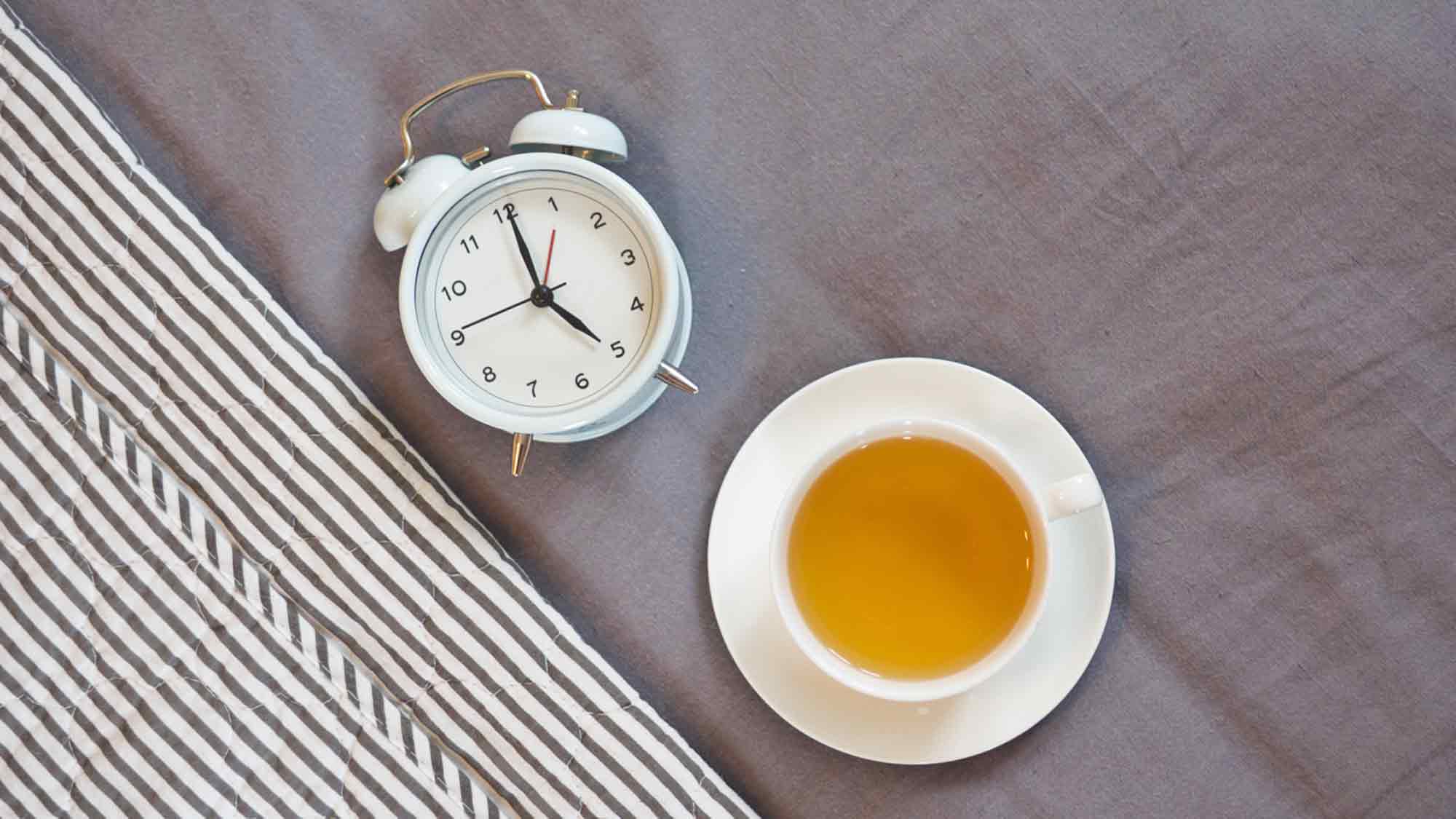 »TeeGschwendner«: Sanfter Genuss am Abend – entkoffeinierte und koffeinfreie Tees als perfekte Begleiter zur Sommerzeit »TeeGschwendner«: Sanfter Genuss am Abend – entkoffeinierte und koffeinfreie Tees als perfekte Begleiter zur Sommerzeit