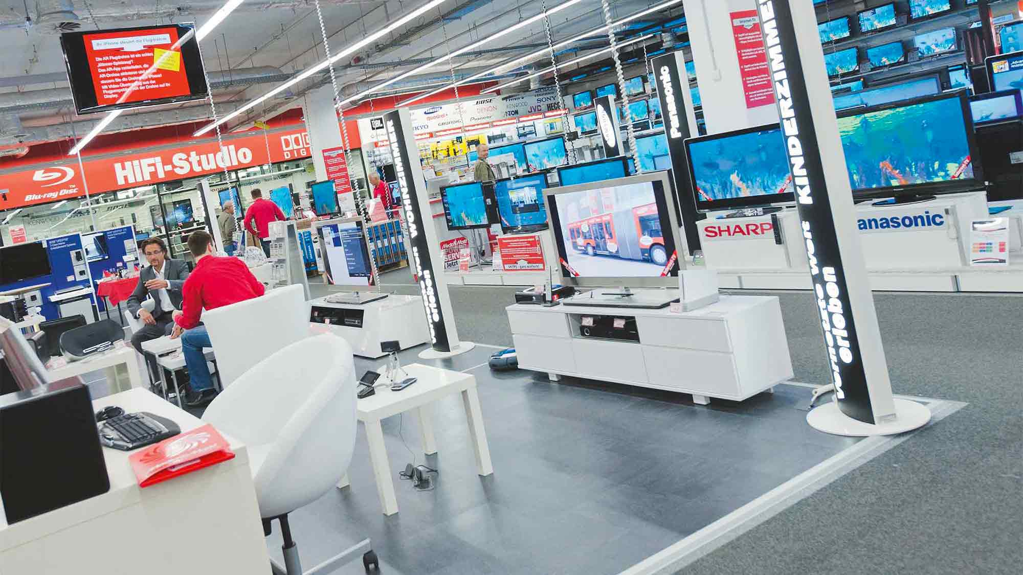 KWS History: Stadtgeschichte Gütersloh – »Vernetzte Welt« – neue Multimedia Abteilung im Media Markt (Juli 2011) KWS History: Stadtgeschichte Gütersloh – »Vernetzte Welt« – neue Multimedia Abteilung im Media Markt (Juli 2011)