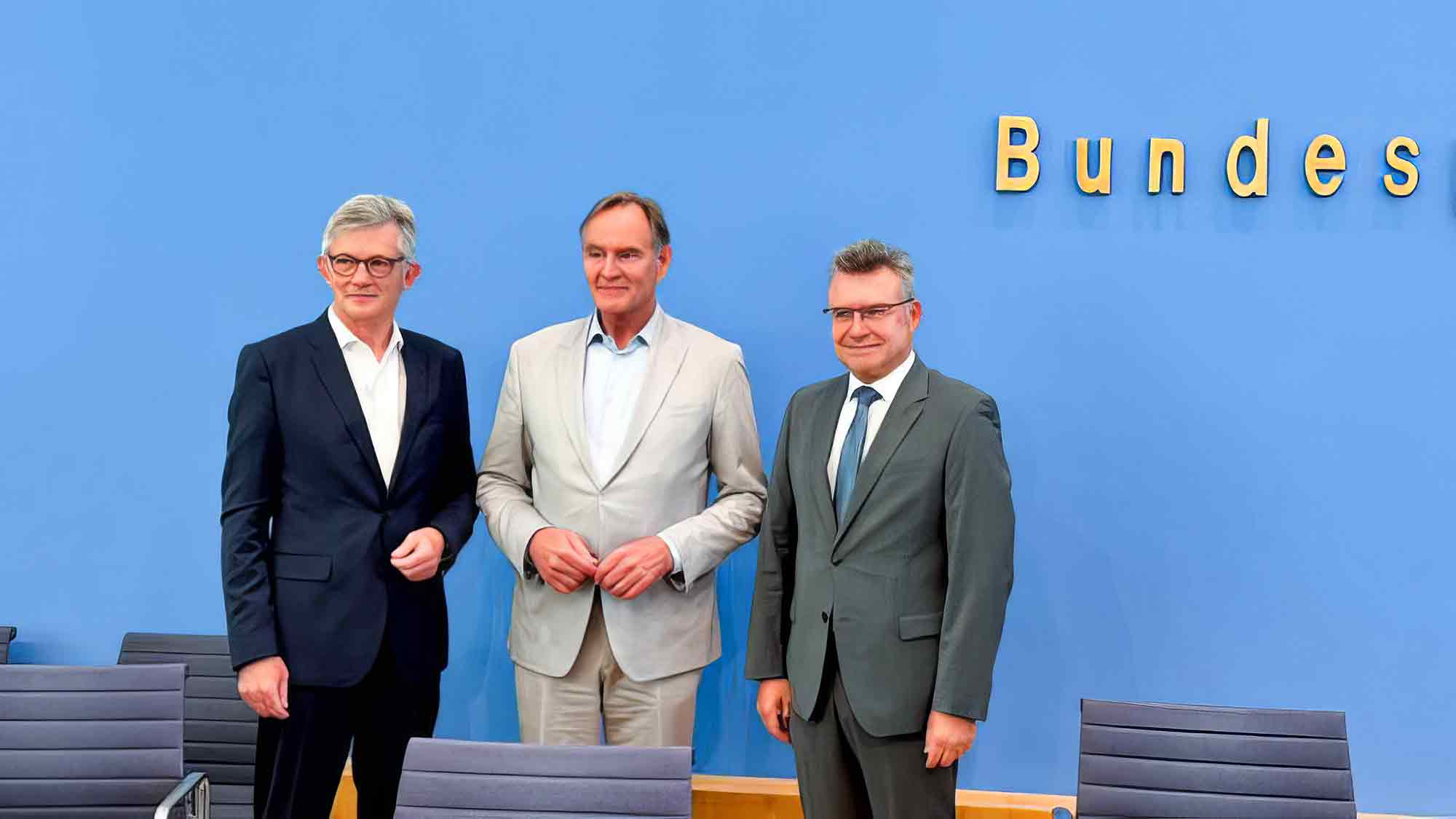 30 Milliarden Euro Defizit pro Jahr: Die kommunalen Haushalte kollabieren fast überall 30 Milliarden Euro Defizit pro Jahr: Die kommunalen Haushalte kollabieren fast überall