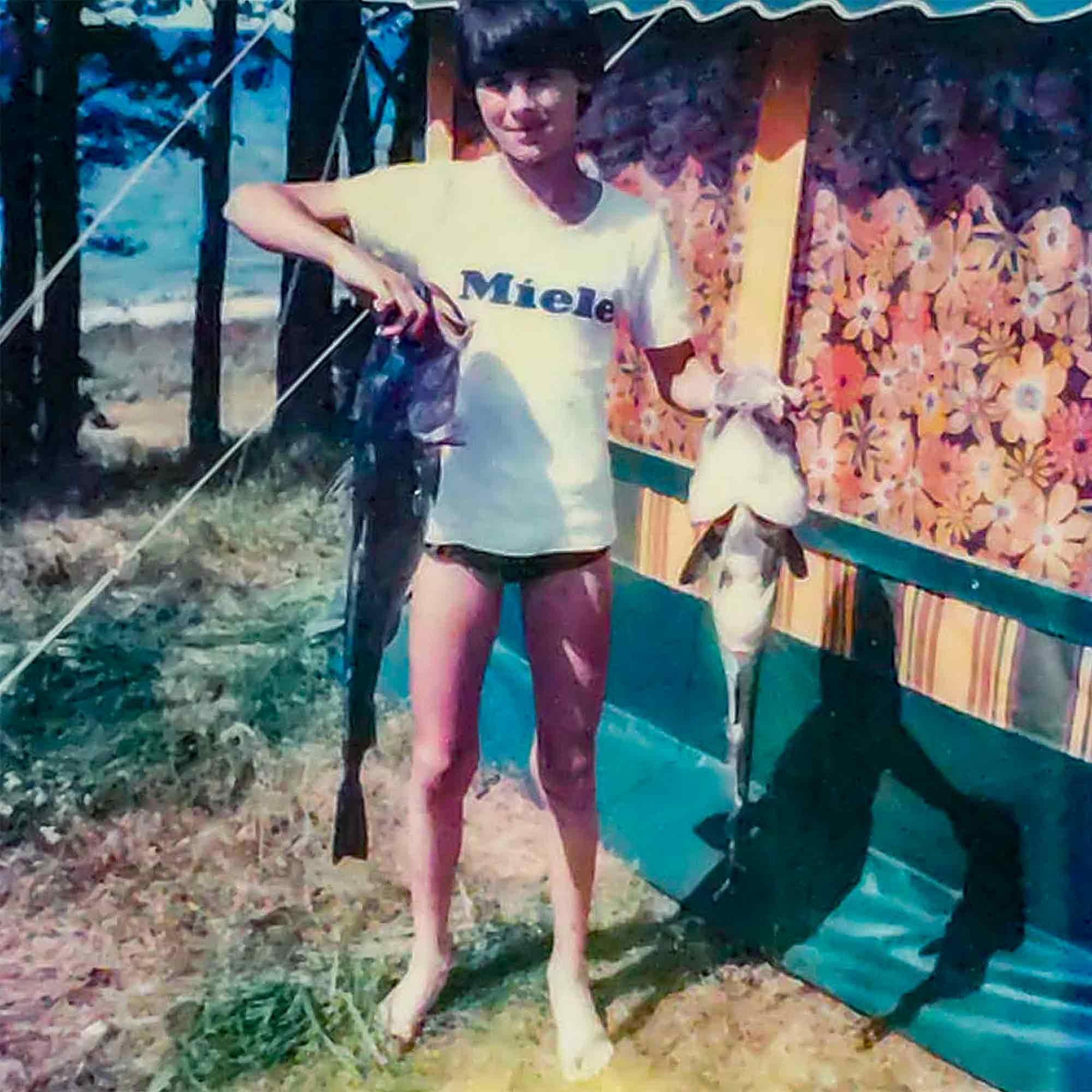 NOW Commons: Insel Öland, frühe 80er Jahre, frischgeangelte Dorsche, Miele T Shirt 