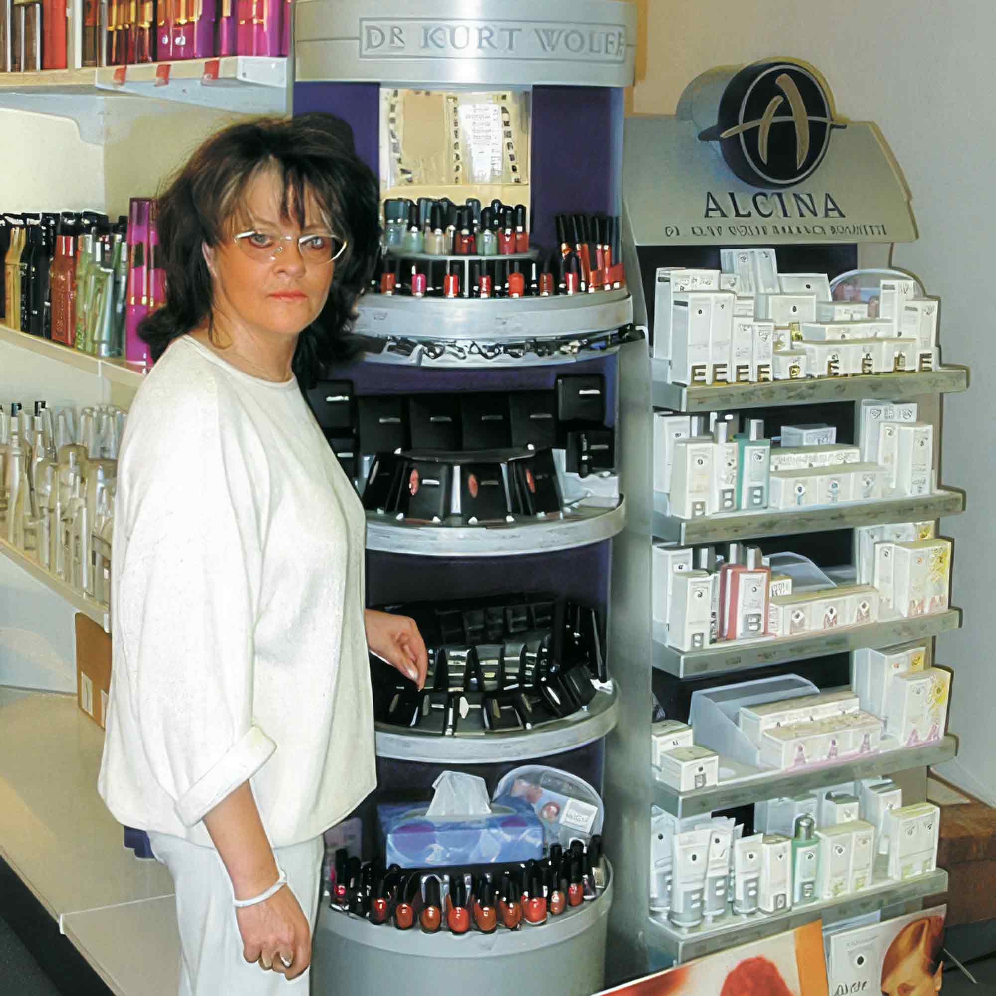 KWS History: Stadtgeschichte Gütersloh – »Hair Shop«, die Nummer 1 vor Ort in Sachen Haarpflege KWS History: Stadtgeschichte Gütersloh – »Hair Shop«, die Nummer 1 vor Ort in Sachen Haarpflege