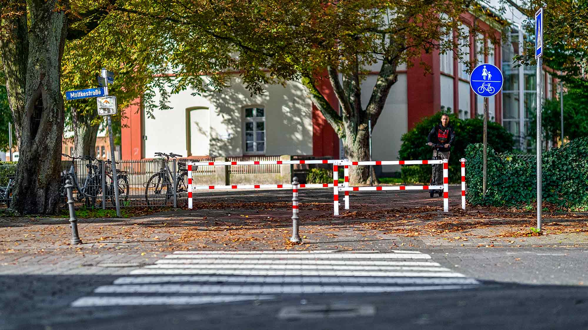NOW Common: Barriere, Schulstraße und Moltkestraße Gütersloh NOW Common: Barriere, Schulstraße und Moltkestraße Gütersloh