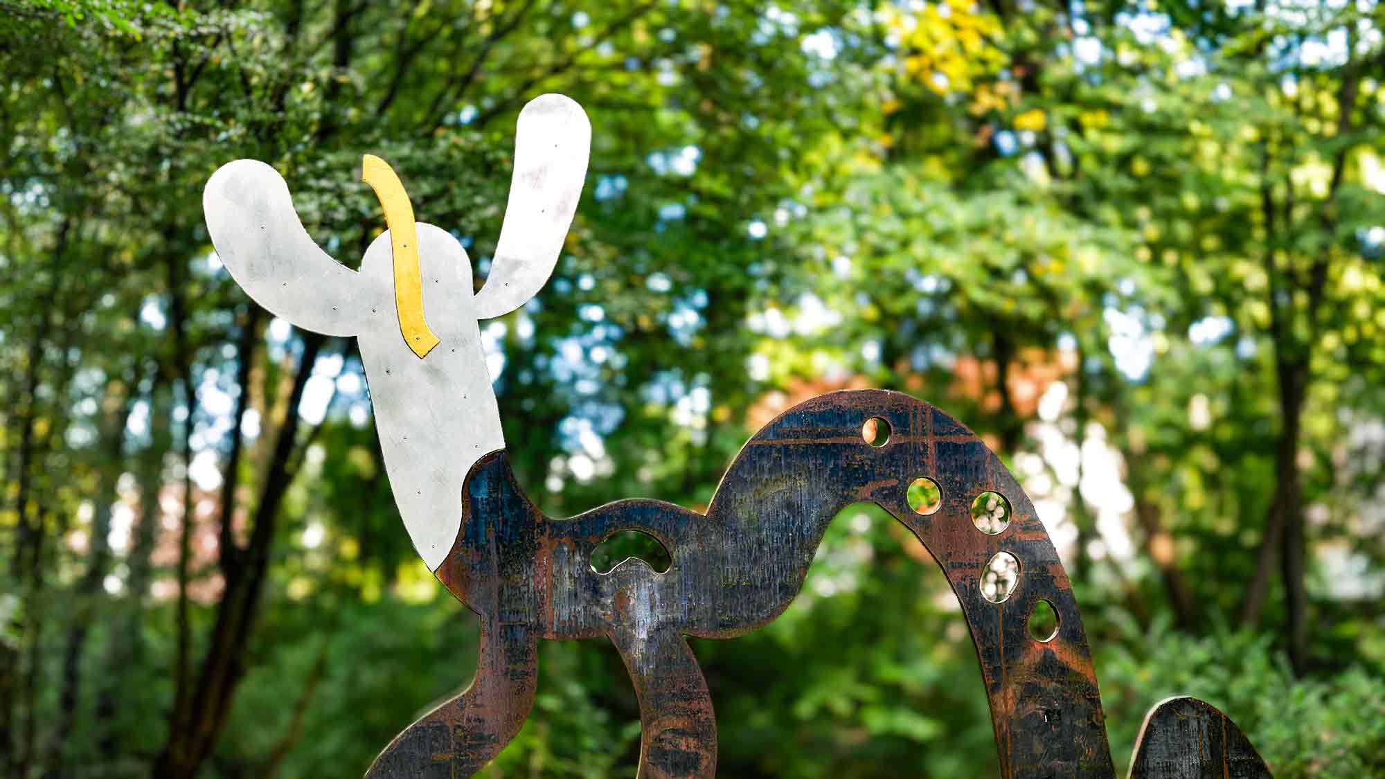 NOW Commons: Skulptur »Hunu« von Manfred Billinger, Fabelpfad Gütersloh …
