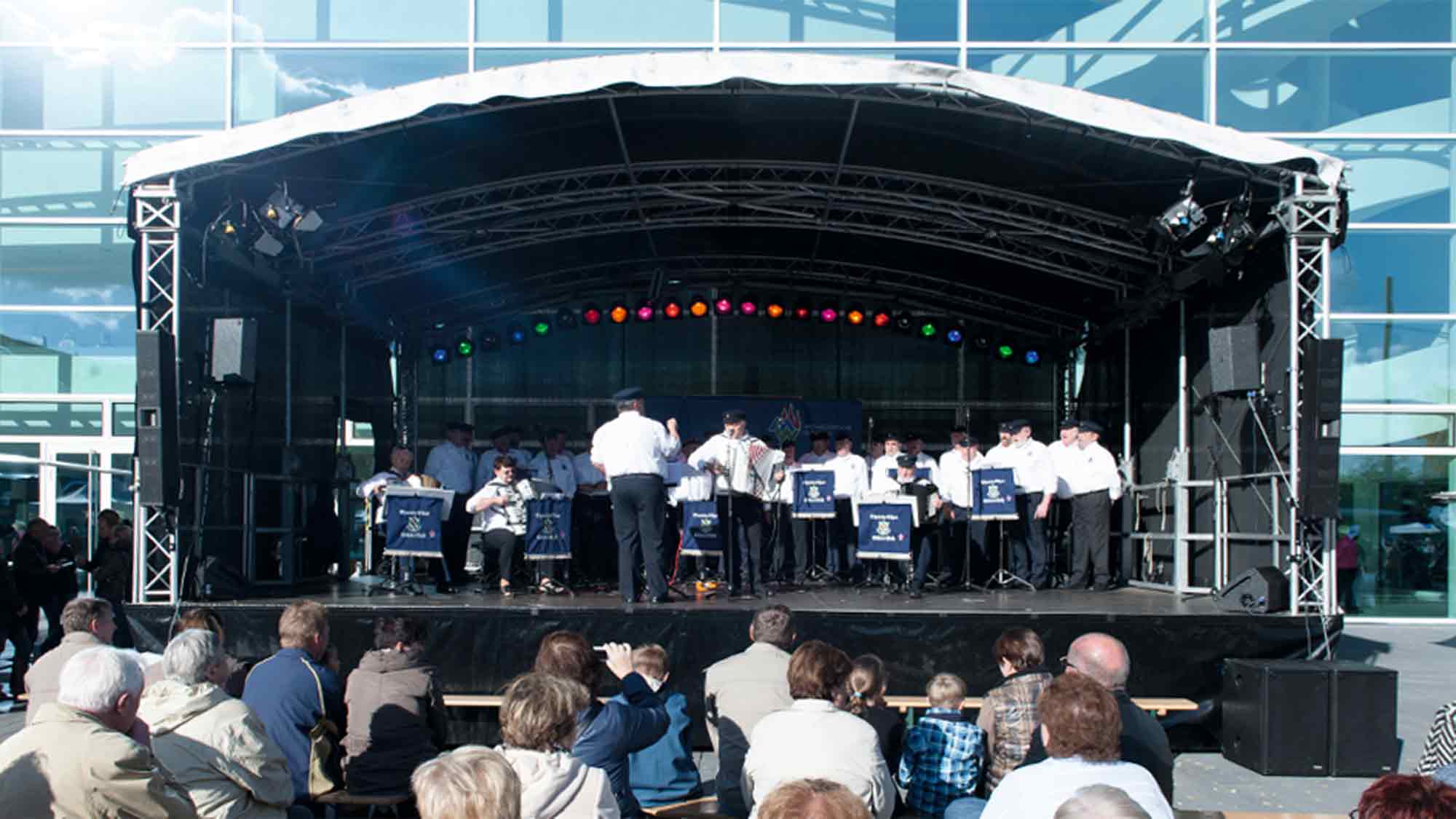 NOW Commons: Shantychor vorm Theater, Michaeliswoche Gütersloh 2012 NOW Commons: Shantychor vorm Theater, Michaeliswoche Gütersloh 2012