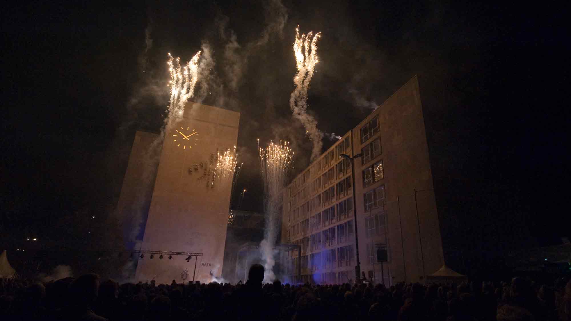 NOW Commons: Feuerwerk am Rathaus, Michaeliswoche Gütersloh 2009 … NOW Commons: Feuerwerk am Rathaus, Michaeliswoche Gütersloh 2009 …