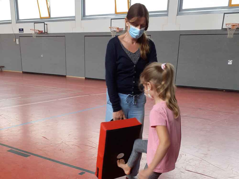 Josefschule in Gütersloh macht sich starke! Mädchen stärken – Jungen stärken!