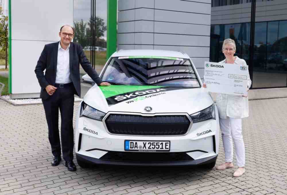 Škoda mobilisierte »Tour der Hoffnung« und spendet 10.000 Euro zugunsten krebskranker Kinder