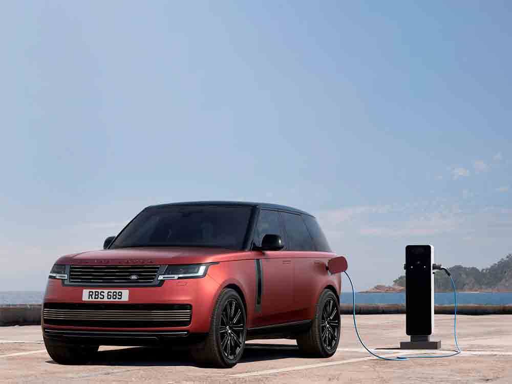 Spitzenmodell Range Rover SV und effiziente Plug-in Hybride: Land Rover ergänzt den neuen Range Rover mit besonders nachhaltigen und luxuriösen Varianten