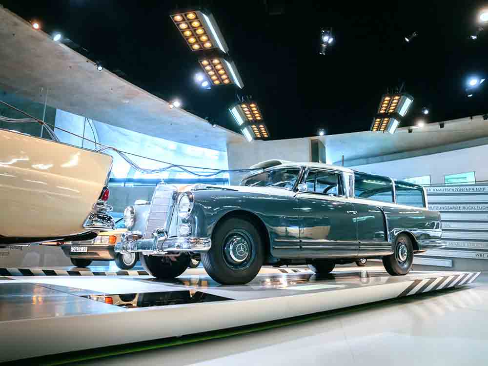 Vorne »Adenauer«, hinten Datenlabor, Mercedes Benz 300 Messwagen von 1960