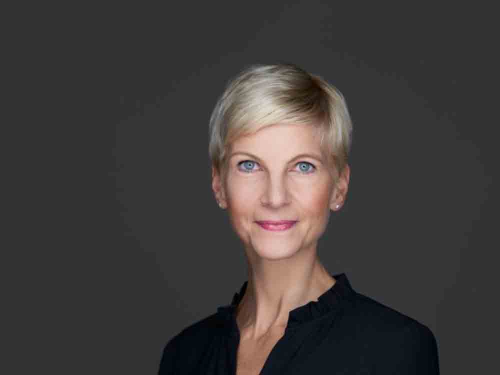 Frieden mit den eigenen Entscheidungen finden, Johanna Dahm gibt Standardwerk zum Thema Entscheidungen heraus