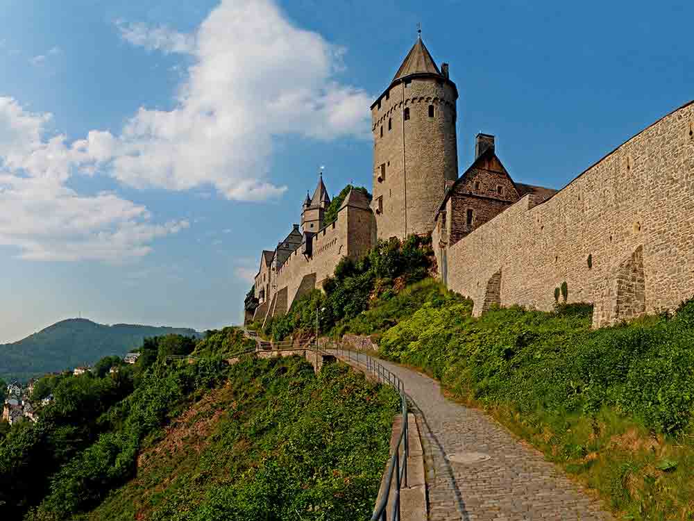 Die Museen des Märkischen Kreises auf Burg Altena und im Deutschen Drahtmuseum in Altena haben über die Osterfeiertage geöffnet Die Museen des Märkischen Kreises auf Burg Altena und im Deutschen Drahtmuseum in Altena haben über die Osterfeiertage geöffnet