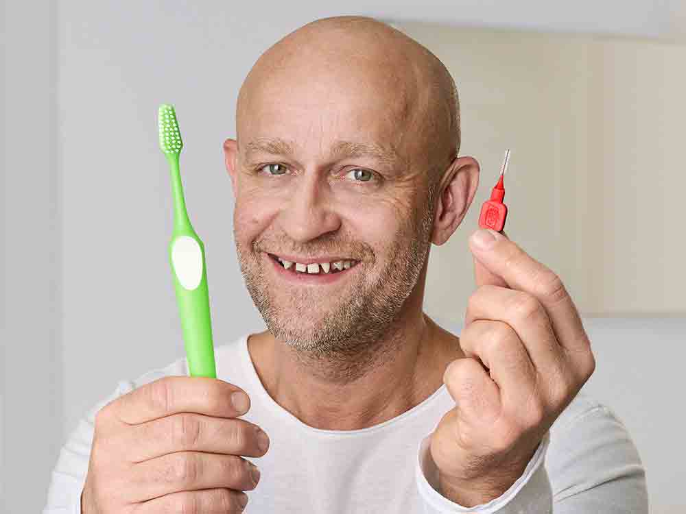»Wer Te sagt, muss auch Pe sagen!«, neueste Kampagne des Mundgesundheitsspezialisten Te Pe setzt wieder auf Jürgen Vogel »Wer Te sagt, muss auch Pe sagen!«, neueste Kampagne des Mundgesundheitsspezialisten Te Pe setzt wieder auf Jürgen Vogel