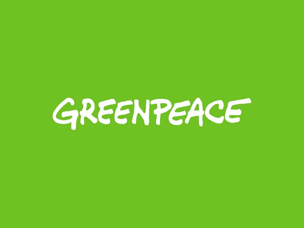 Greenpeace Aktive protestieren an RWE Kraftwerk gegen Meereszerstörung vor australischer Küste