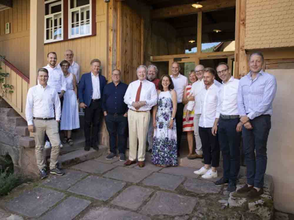 Gault & Millau ehrt die 10 besten Winzer Deutschlands erstmals mit der Vergabe von 5 roten Trauben