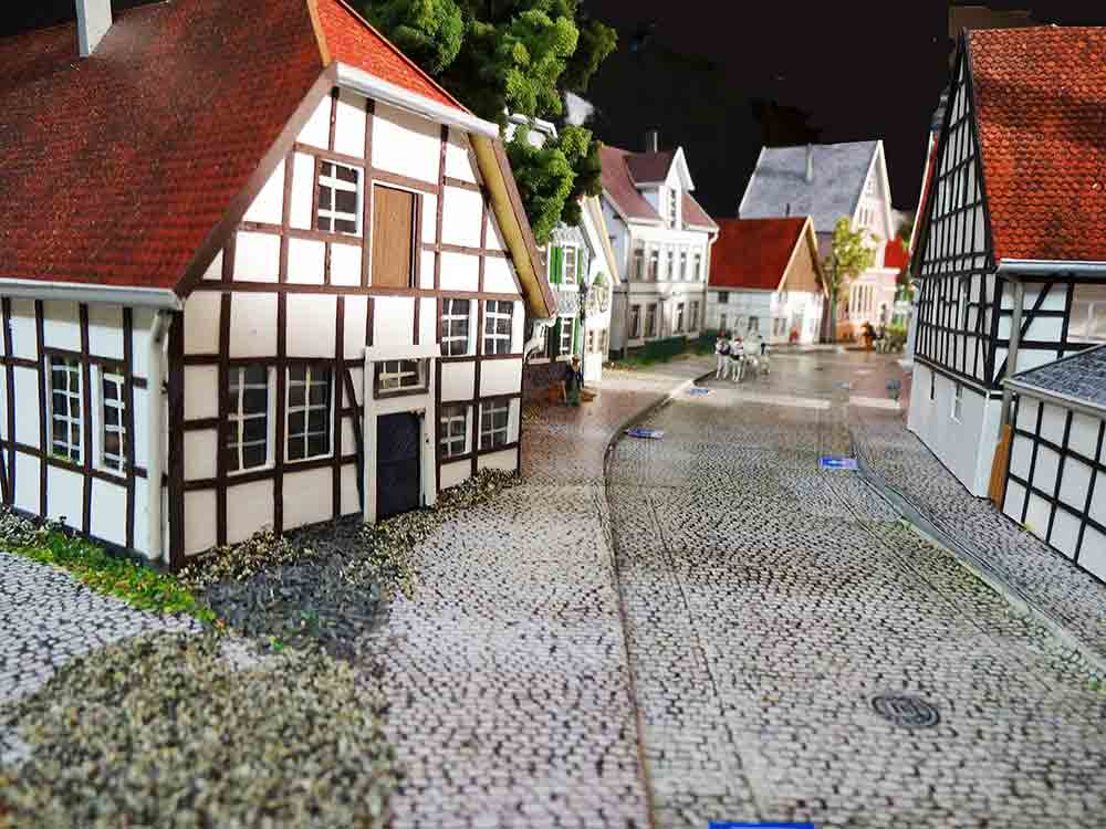 Zeitreise ins Gütersloh um 1900, Norbert Jebramcik, historische Stadtmodelle, Stadthalle Gütersloh, Verlängerung bis 13. Oktober 2022 Zeitreise ins Gütersloh um 1900, Norbert Jebramcik, historische Stadtmodelle, Stadthalle Gütersloh, Verlängerung bis 13. Oktober 2022