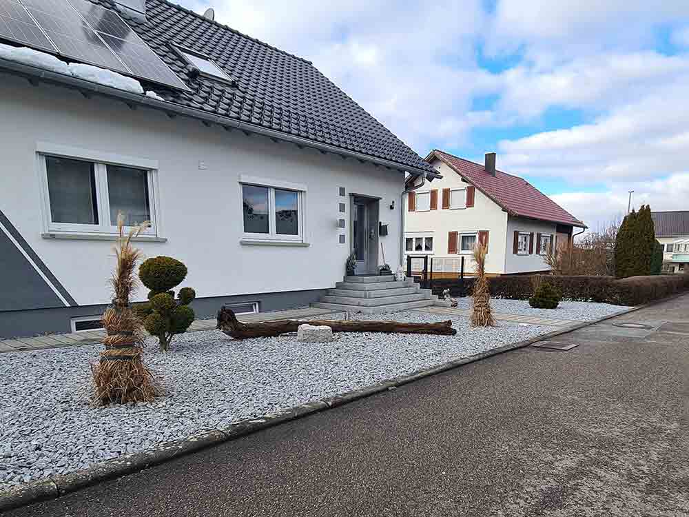 Künstlich erzeugte Wüsten, Schottergärten im akademischen Diskurs, Denny Apsel über lebendige Vielfalt im Vorgarten Künstlich erzeugte Wüsten, Schottergärten im akademischen Diskurs, Denny Apsel über lebendige Vielfalt im Vorgarten
