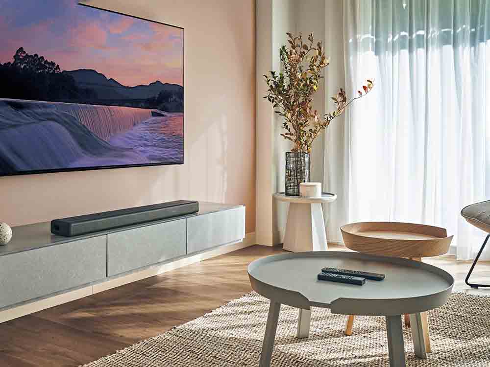 Perfekte Partner, die neue Soundbar HT-A3000 von Sony bietet in Kombination mit optionalen Rear Lautsprechern intensiven, räumlichen 360 Grad Klang