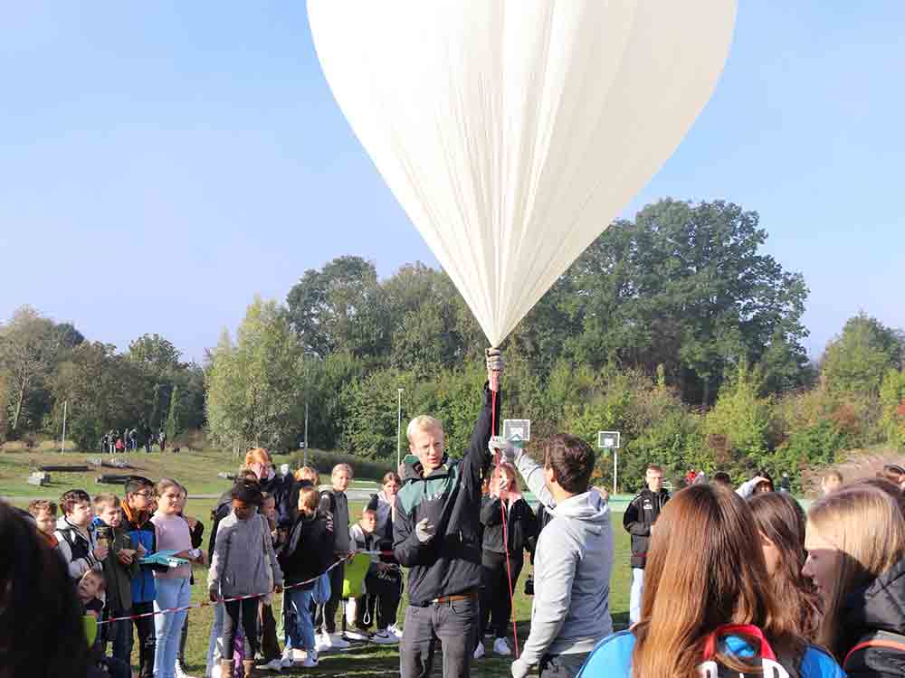 Rheda Wiedenbrück, MINT Forschungsprojekt im ZDI Schülerlabor, Moritz Fontaine Gesamtschule startet Wetterballon Rheda Wiedenbrück, MINT Forschungsprojekt im ZDI Schülerlabor, Moritz Fontaine Gesamtschule startet Wetterballon