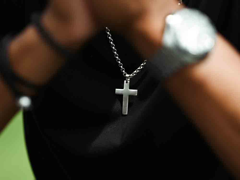 Wer Kreuze abhängt, verleugnet unsere christlichen Wurzeln, »Außenministerium fördert Nihilismus und Gottlosigkeit!« Wer Kreuze abhängt, verleugnet unsere christlichen Wurzeln, »Außenministerium fördert Nihilismus und Gottlosigkeit!«
