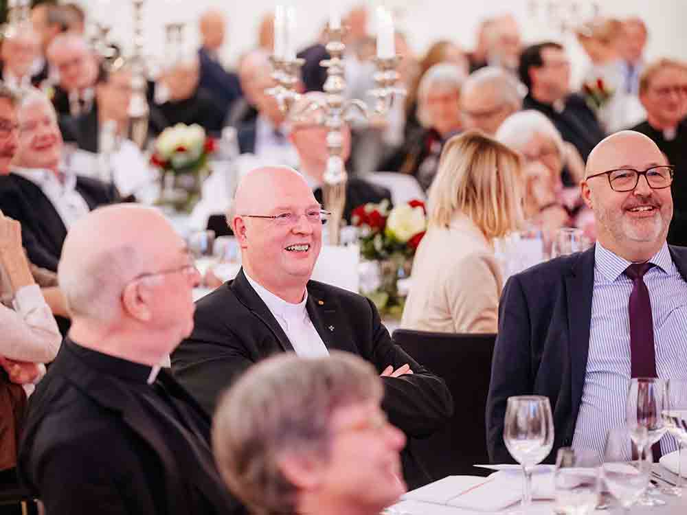Ein Mut Macher trotz aller Umbrüche, Apostolischer Protonotar Alfons Hardt als Generalvikar des Paderborner Erzbischofs verabschiedet