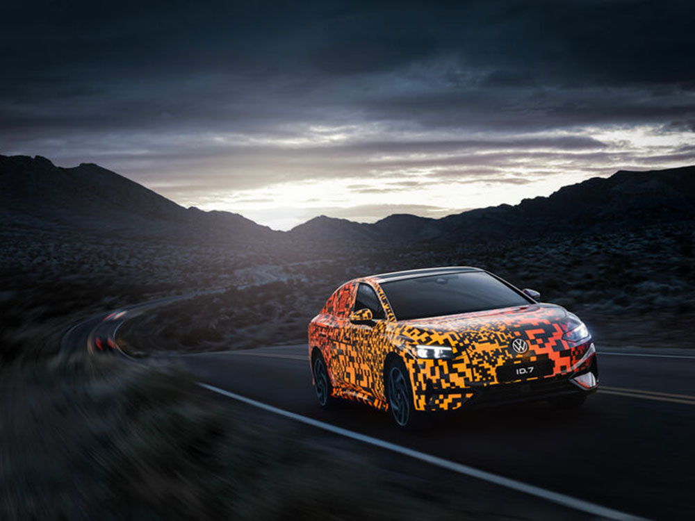 Auf dem Weg zur Weltpremiere, 1. Auftritt der neuen Limousine ID.7 im digitalen Camouflage Look Auf dem Weg zur Weltpremiere, 1. Auftritt der neuen Limousine ID.7 im digitalen Camouflage Look