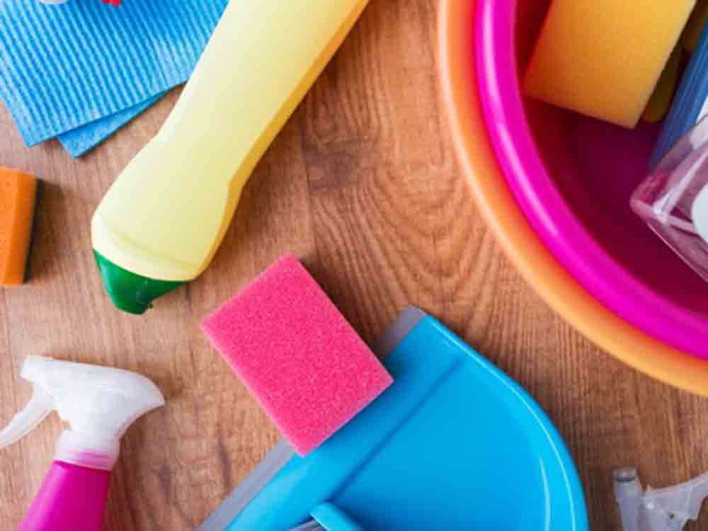 Frühjahrsputz: 4 Mittel reichen für ein sauberes Ergebnis, warum chemische Keulen unnötig sind und sogar schaden Frühjahrsputz: 4 Mittel reichen für ein sauberes Ergebnis, warum chemische Keulen unnötig sind und sogar schaden