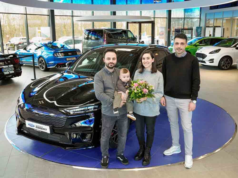 Autohaus Ebbert Rietberg (Kreis Gütersloh), Europas 50.000. Ford Mustang Mach E an Kunden aus Deutschland ausgeliefert Autohaus Ebbert Rietberg (Kreis Gütersloh), Europas 50.000. Ford Mustang Mach E an Kunden aus Deutschland ausgeliefert