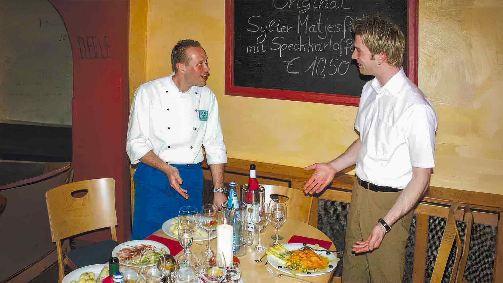 Anzeige: Gütsel Kochduell Mai 2002, Spargel: traditionell gut und trotzdem innovativ, Frank Peter Grünheit und Patrick Seidel Anzeige: Gütsel Kochduell Mai 2002, Spargel: traditionell gut und trotzdem innovativ, Frank Peter Grünheit und Patrick Seidel