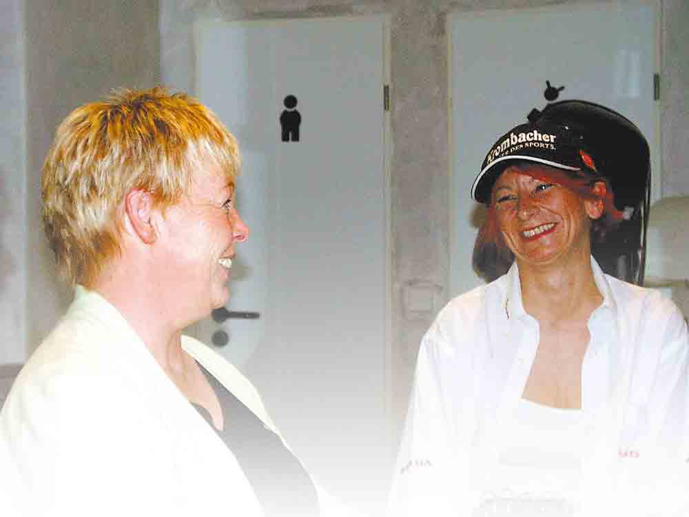 Anzeige: Gütersloh: Vorher Nachher Aktion: Elfriede Holtkamp (52) aus Harsewinkel, Mai 2002