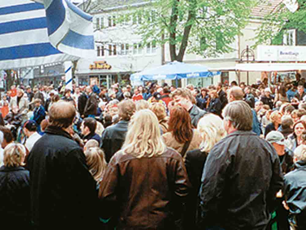 Gütersloh, 1. Maibaumfest 2003 auf dem Dreiecksplatz Gütersloh