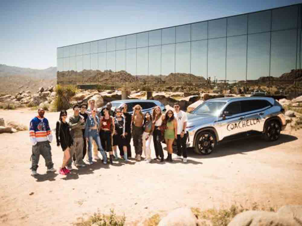 Internationale Kultur Pioniere präsentieren den neuen BMW XM beim Coachella 2023