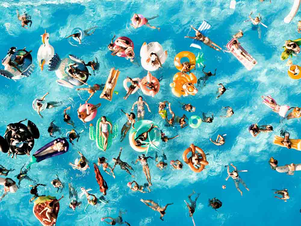 Gütersloh, Kino im besten Alter: »Freibad« am Mittwoch, 7. Juni 2023, um 15 Uhr, Seniorenbeirat Gütersloh