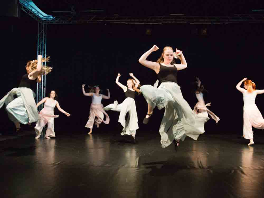 Durchdrehen erlaubt! 4. Tanz Festival des Kultursekretariats NRW Gütersloh gibt 50 jungen Tänzern eine Bühne. 17. Juni 2023