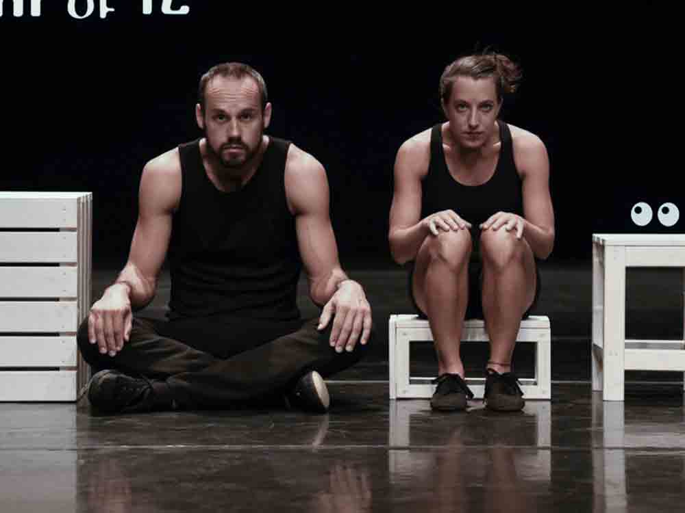 Gap of 42, ein Bühnenstück des zeitgenössischen Zirkus von und mit Chris Iris, Theater Gütersloh, 27. Oktober 2023